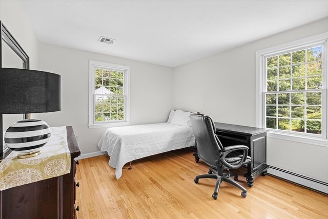 16 King Philip Path, Mendon, MA 01756