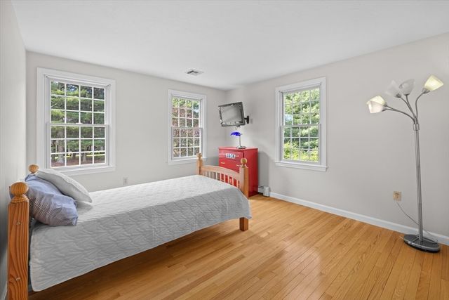 16 King Philip Path, Mendon, MA 01756