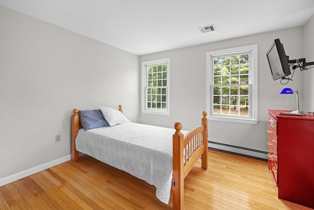 16 King Philip Path, Mendon, MA 01756