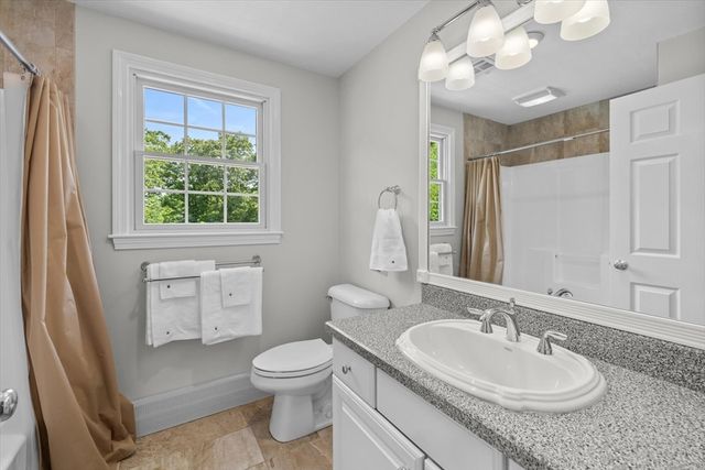 16 King Philip Path, Mendon, MA 01756