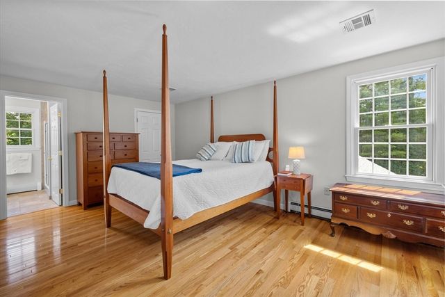 16 King Philip Path, Mendon, MA 01756