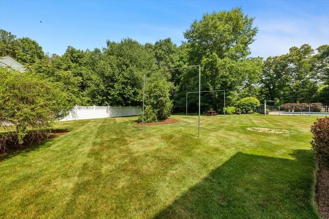 16 King Philip Path, Mendon, MA 01756