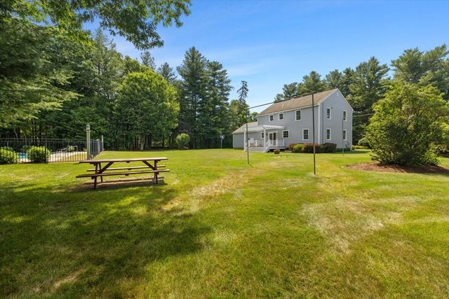 16 King Philip Path, Mendon, MA 01756
