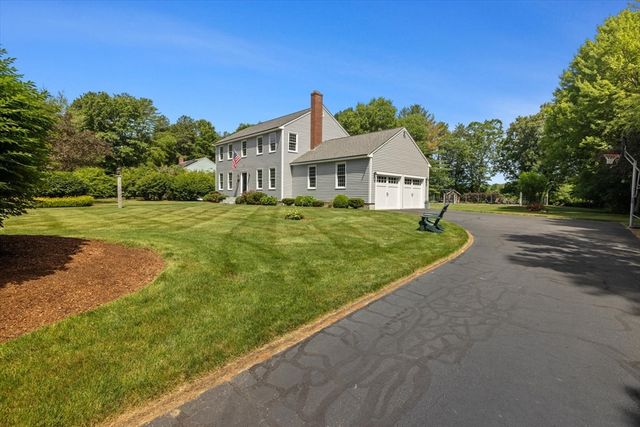 16 King Philip Path, Mendon, MA 01756
