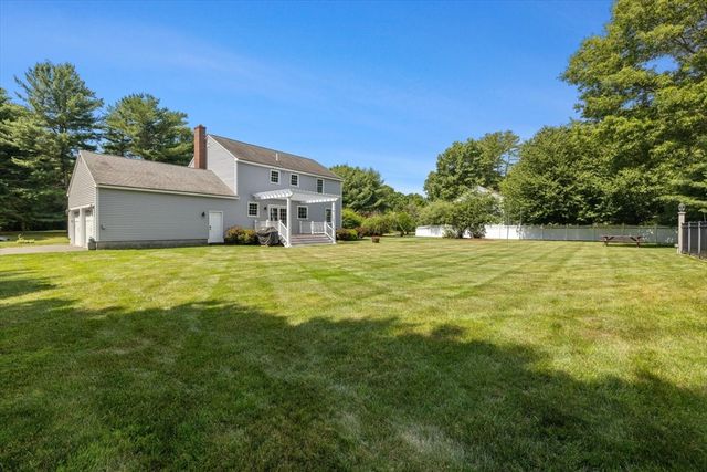 16 King Philip Path, Mendon, MA 01756