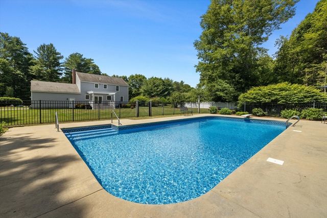 16 King Philip Path, Mendon, MA 01756