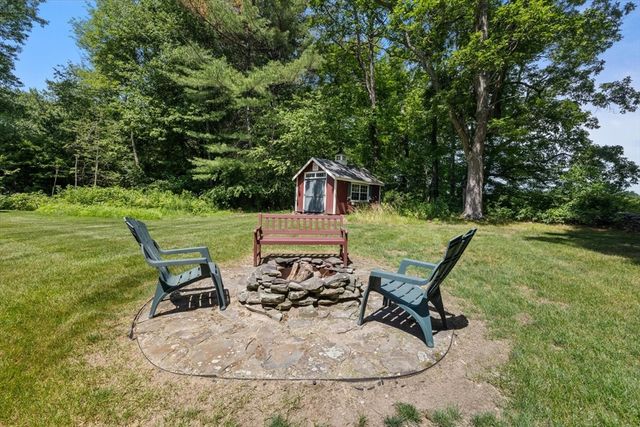16 King Philip Path, Mendon, MA 01756