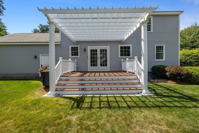 16 King Philip Path, Mendon, MA 01756