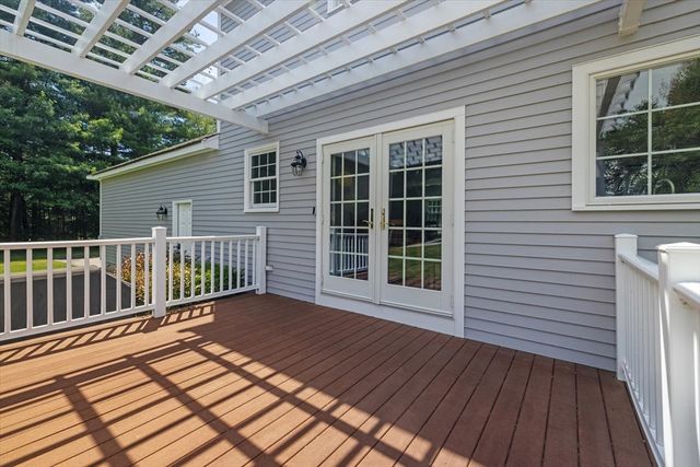 16 King Philip Path, Mendon, MA 01756
