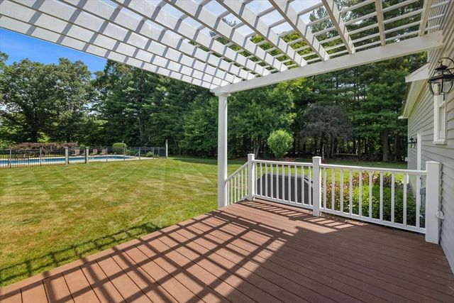 16 King Philip Path, Mendon, MA 01756