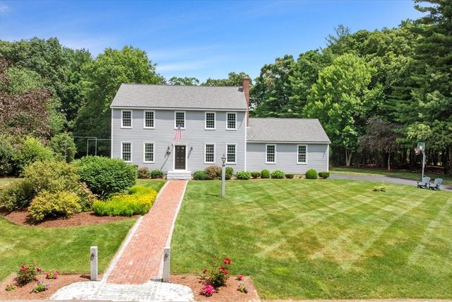 16 King Philip Path, Mendon, MA 01756