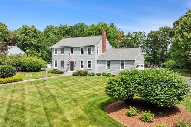 16 King Philip Path, Mendon, MA 01756