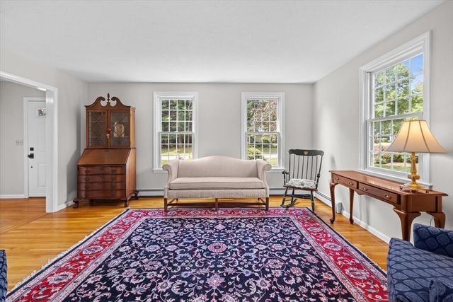16 King Philip Path, Mendon, MA 01756