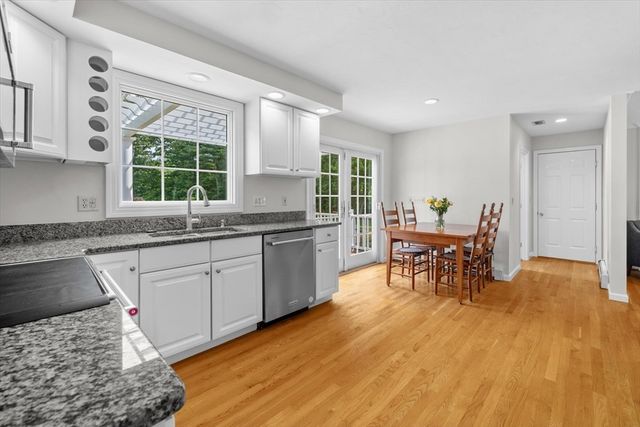 16 King Philip Path, Mendon, MA 01756