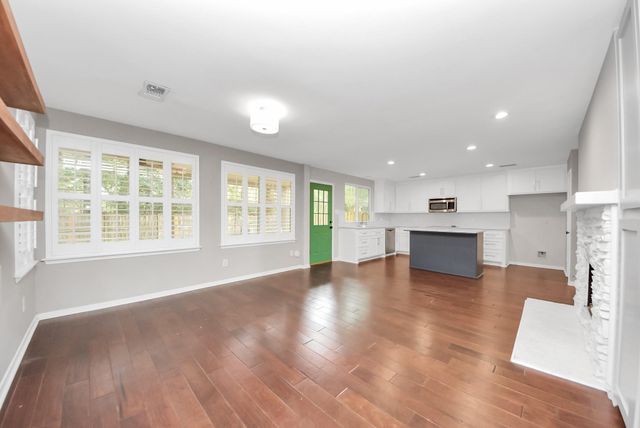 34 E Gaslight Place, The Woodlands, TX 77382