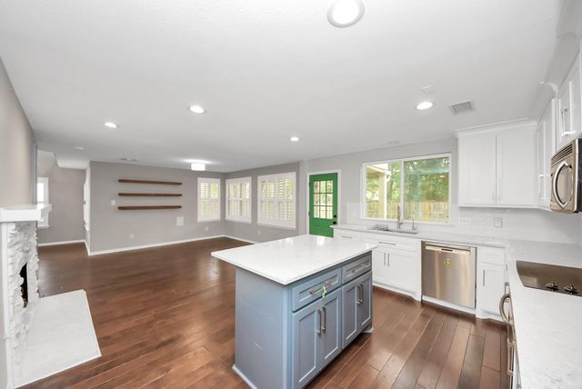 34 E Gaslight Place, The Woodlands, TX 77382