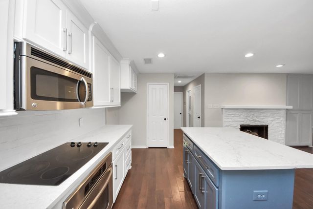 34 E Gaslight Place, The Woodlands, TX 77382