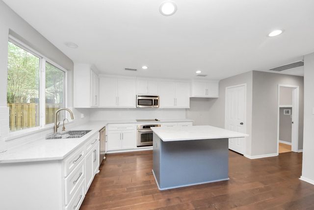 34 E Gaslight Place, The Woodlands, TX 77382