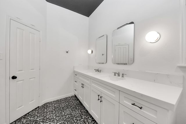 34 E Gaslight Place, The Woodlands, TX 77382