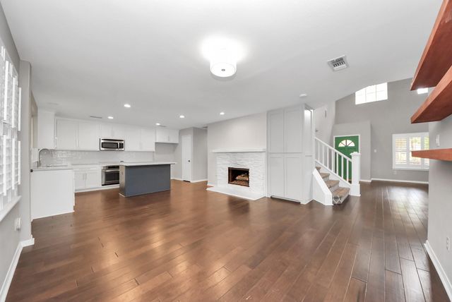 34 E Gaslight Place, The Woodlands, TX 77382
