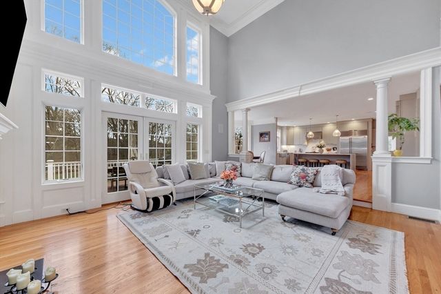 4 Nipmuc Ln, Southborough, MA 01772
