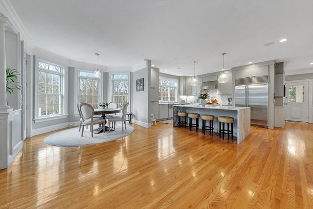 4 Nipmuc Ln, Southborough, MA 01772