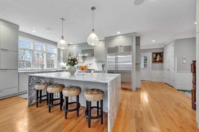 4 Nipmuc Ln, Southborough, MA 01772
