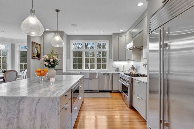 4 Nipmuc Ln, Southborough, MA 01772