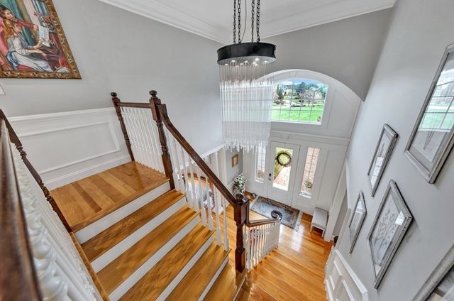 4 Nipmuc Ln, Southborough, MA 01772
