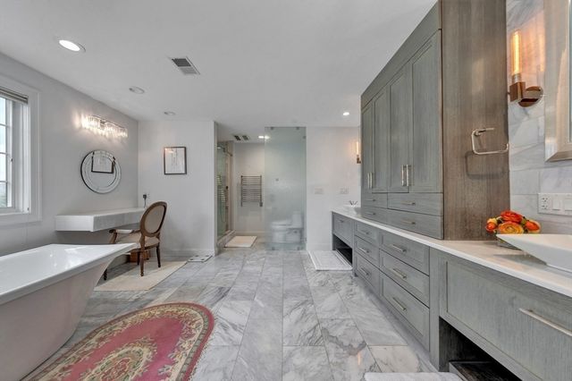 4 Nipmuc Ln, Southborough, MA 01772