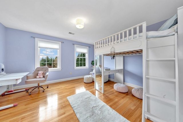 4 Nipmuc Ln, Southborough, MA 01772