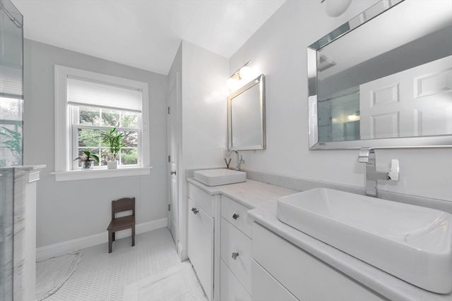 4 Nipmuc Ln, Southborough, MA 01772