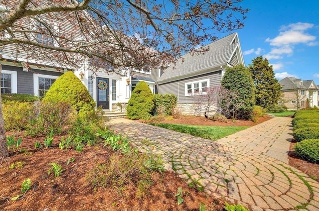 4 Nipmuc Ln, Southborough, MA 01772