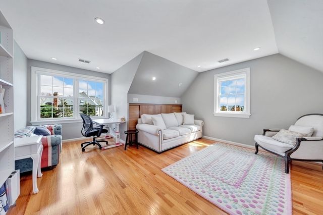 4 Nipmuc Ln, Southborough, MA 01772