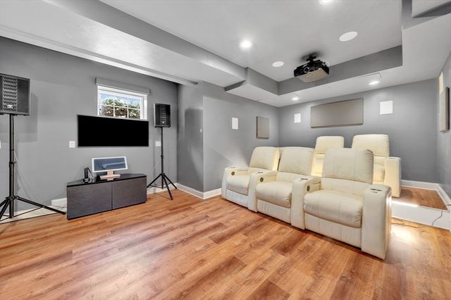 4 Nipmuc Ln, Southborough, MA 01772
