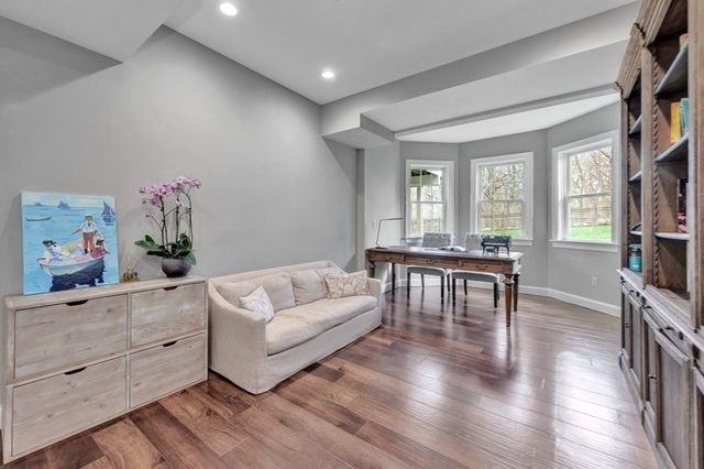 4 Nipmuc Ln, Southborough, MA 01772