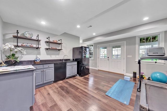 4 Nipmuc Ln, Southborough, MA 01772