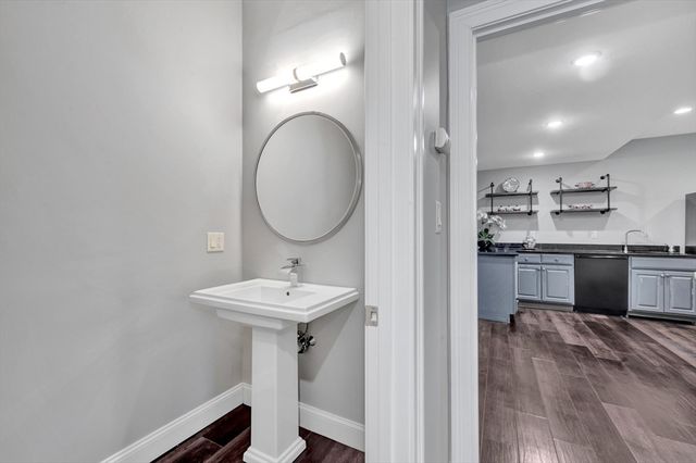 4 Nipmuc Ln, Southborough, MA 01772