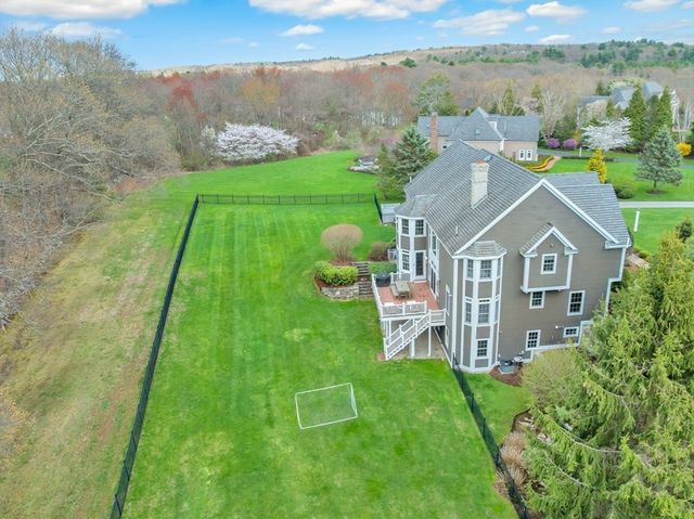 4 Nipmuc Ln, Southborough, MA 01772