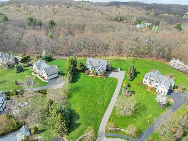 4 Nipmuc Ln, Southborough, MA 01772