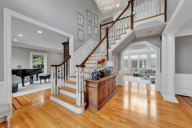 4 Nipmuc Ln, Southborough, MA 01772