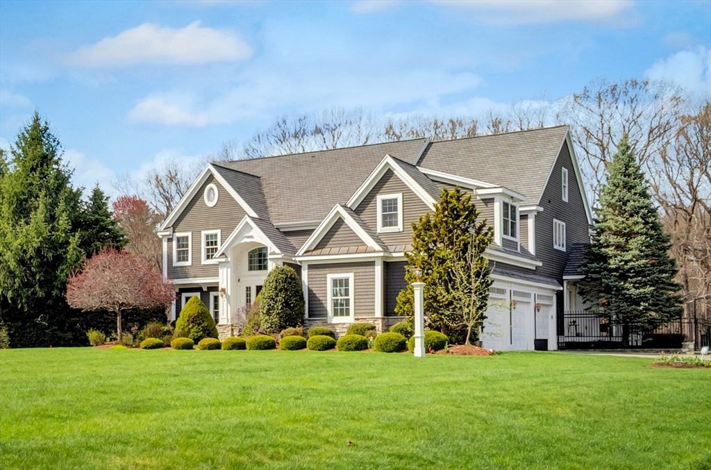 4 Nipmuc Ln, Southborough, MA 01772