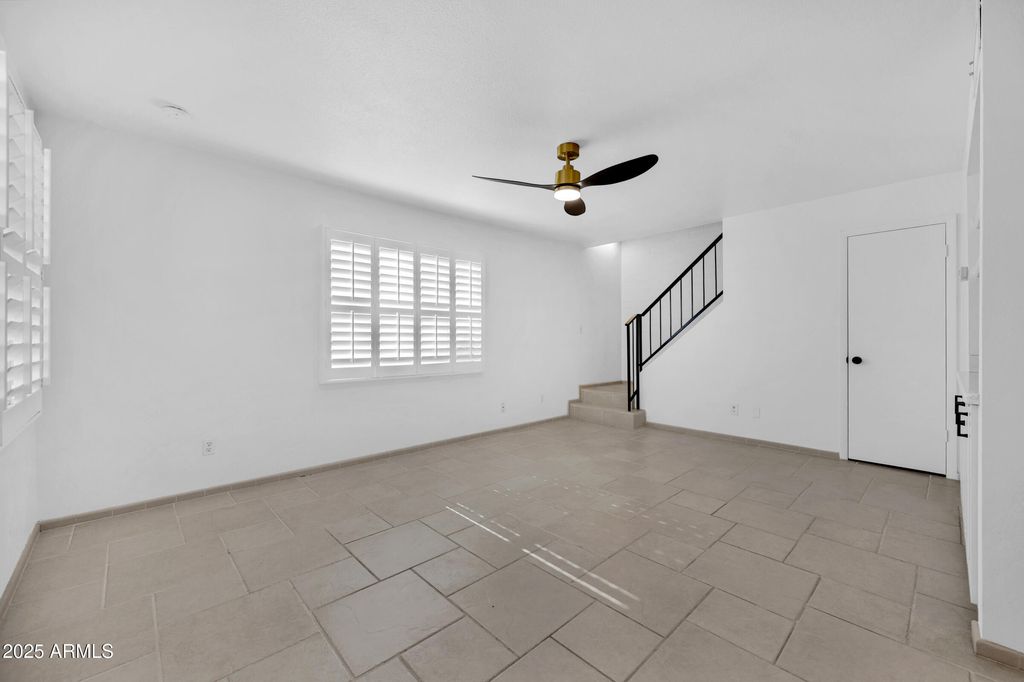Image 11 of property listing at 8017 E GLENROSA Avenue, Scottsdale, AZ 85251