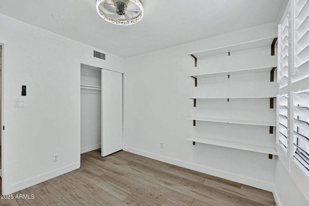Image 13 of property listing at 8017 E GLENROSA Avenue, Scottsdale, AZ 85251