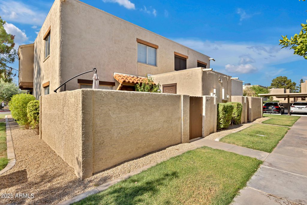 Image 21 of property listing at 8017 E GLENROSA Avenue, Scottsdale, AZ 85251
