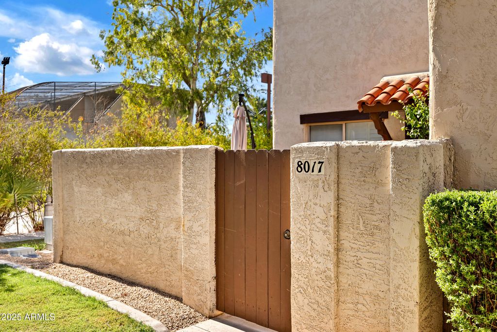 Image 22 of property listing at 8017 E GLENROSA Avenue, Scottsdale, AZ 85251