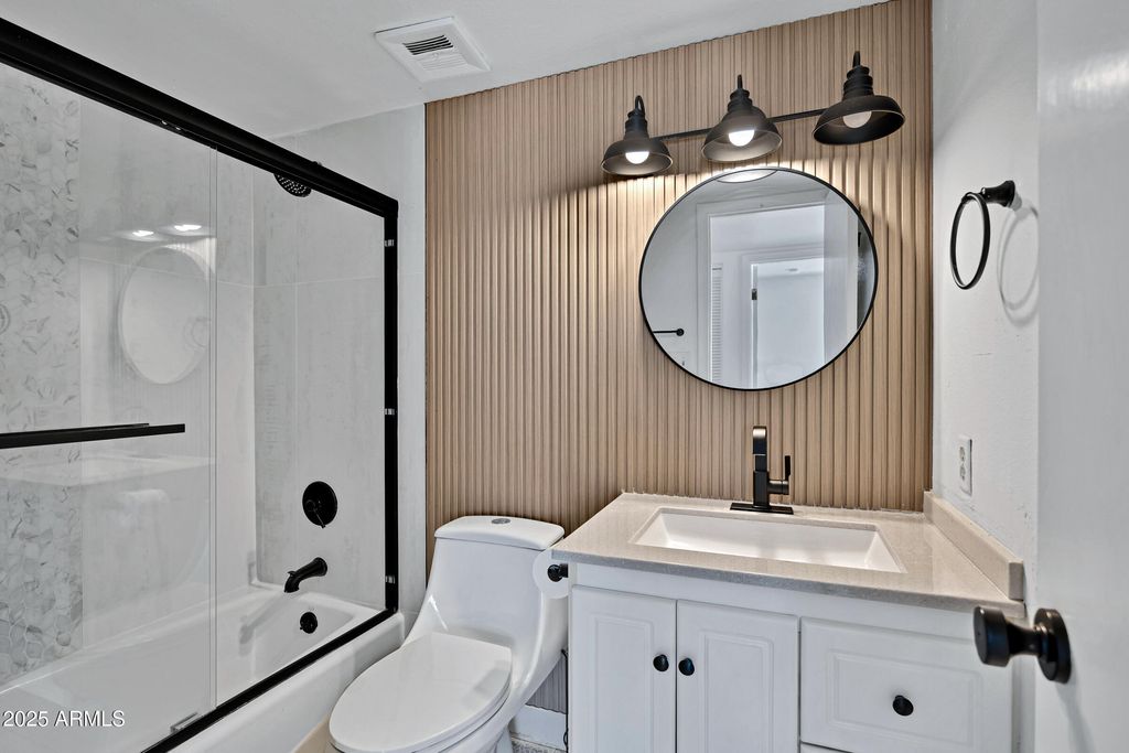 Image 3 of property listing at 8017 E GLENROSA Avenue, Scottsdale, AZ 85251