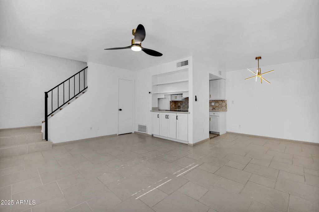 Image 9 of property listing at 8017 E GLENROSA Avenue, Scottsdale, AZ 85251