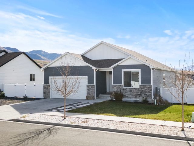 1274 E 480 S, Hyrum, UT 84319