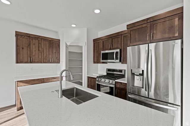 1274 E 480 S, Hyrum, UT 84319